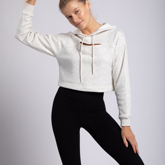 Cropped Peekaboo Hoodie - Picture 4 of 4